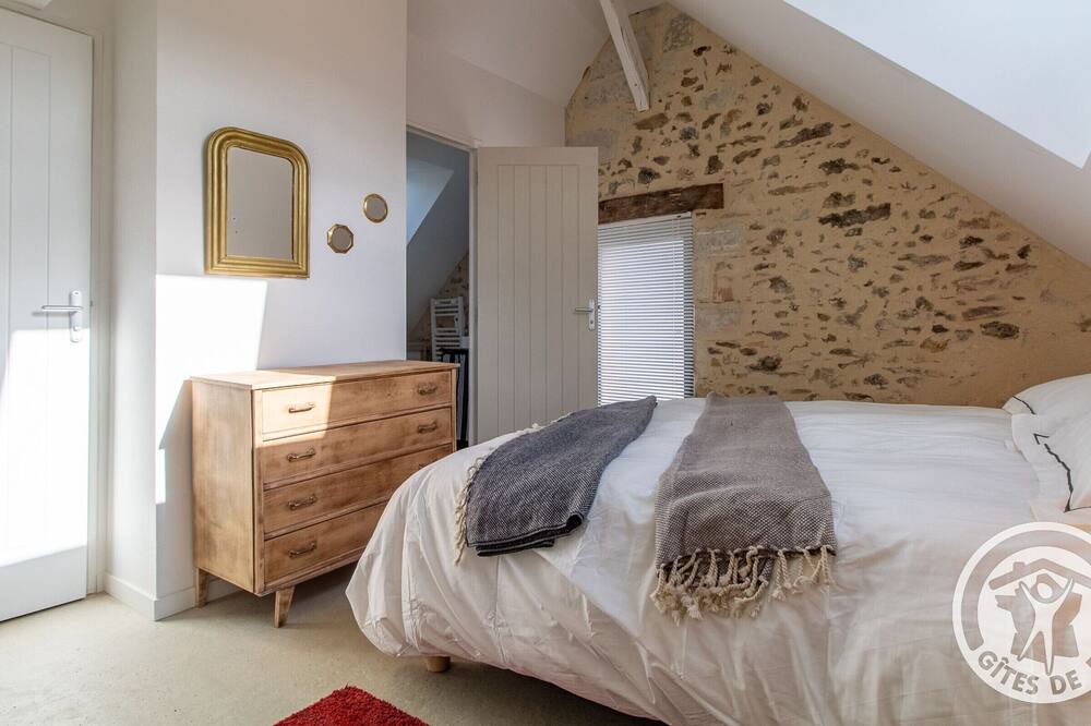 Photo of Bedroom in Val-du-Layon