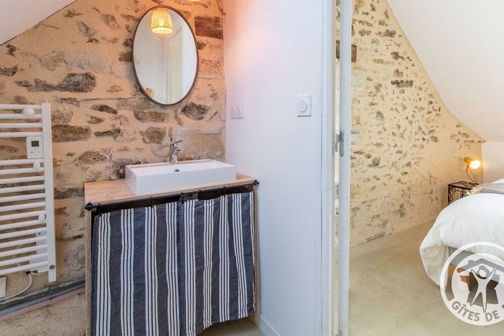 Photo of Bathroom in Val-du-Layon