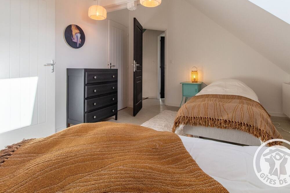 Photo of Bedroom in Val-du-Layon