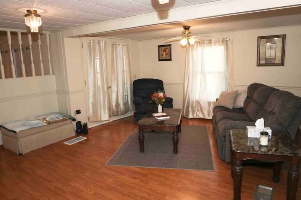 Photo of Livingroom in Clarksville
