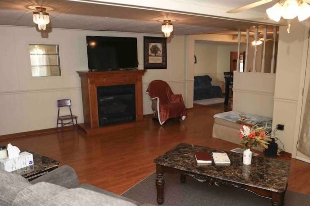 Photo of Livingroom in Clarksville