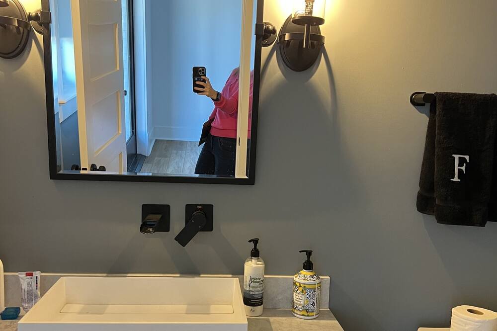 Photo of Bathroom in Union Hall