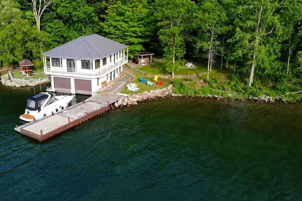 Photo of Outdoor in Howe Island