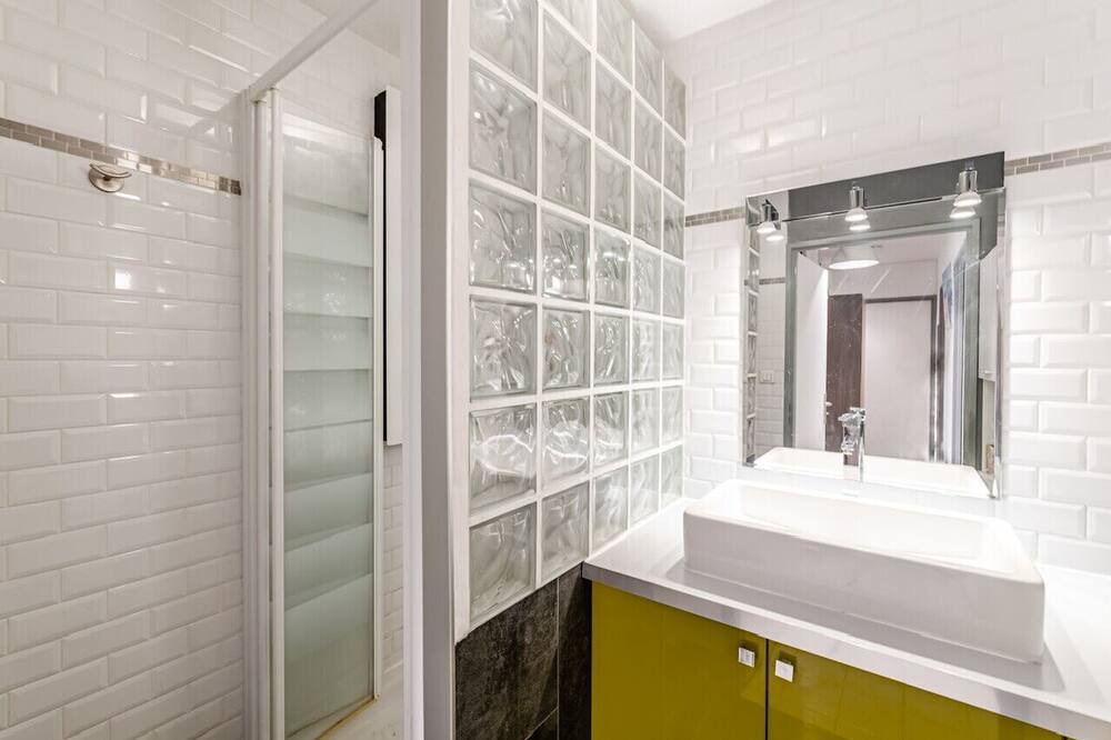 Photo of Bathroom in Aubagne