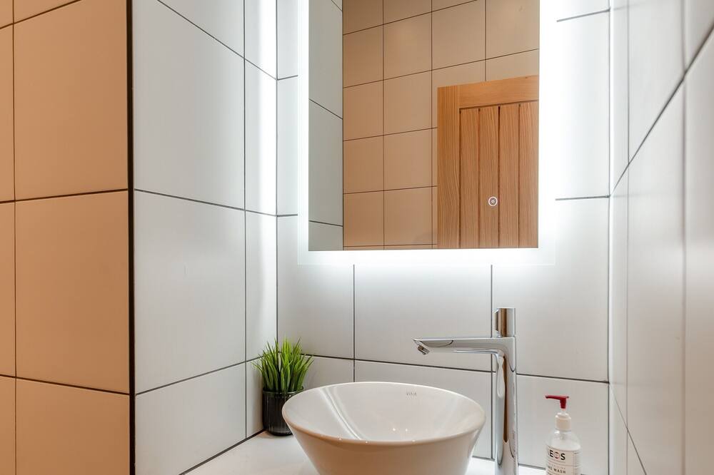 Photo of Bathroom in Middleton One Row