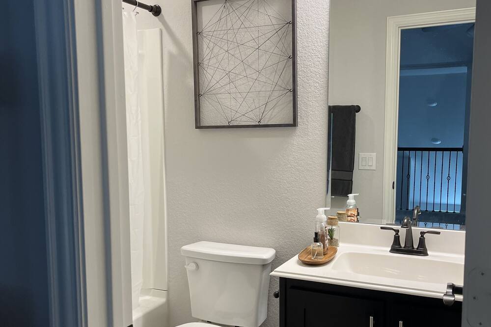 Photo of Bathroom in Elmo