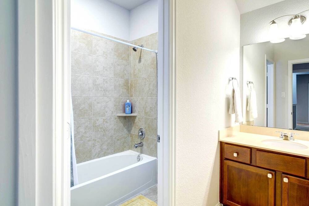 Photo of Bathroom in Willis