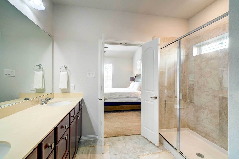Photo of Bathroom in Willis