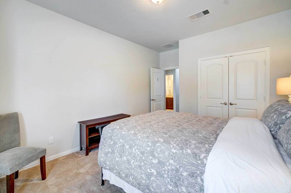 Photo of Bedroom in Willis