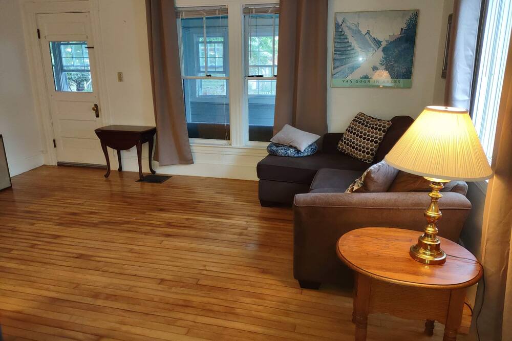 Photo of Livingroom in South Eliot