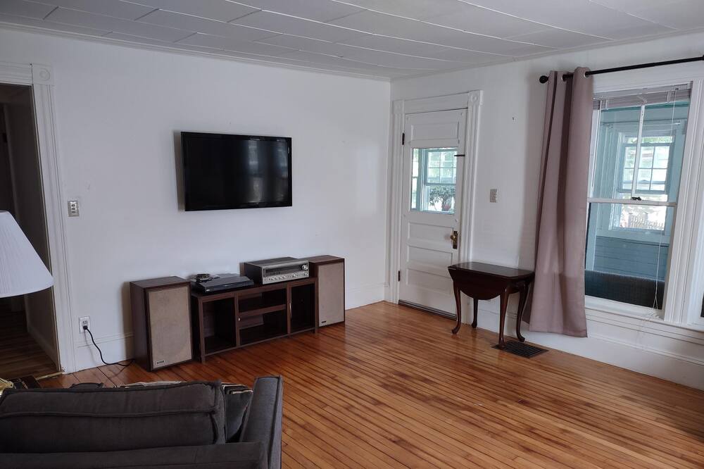 Photo of Livingroom in South Eliot