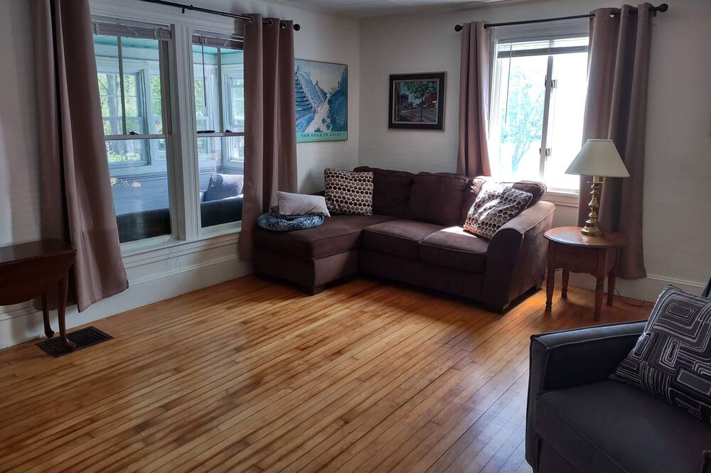 Photo of Livingroom in South Eliot