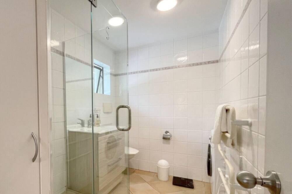 Photo of Bathroom in Onetangi