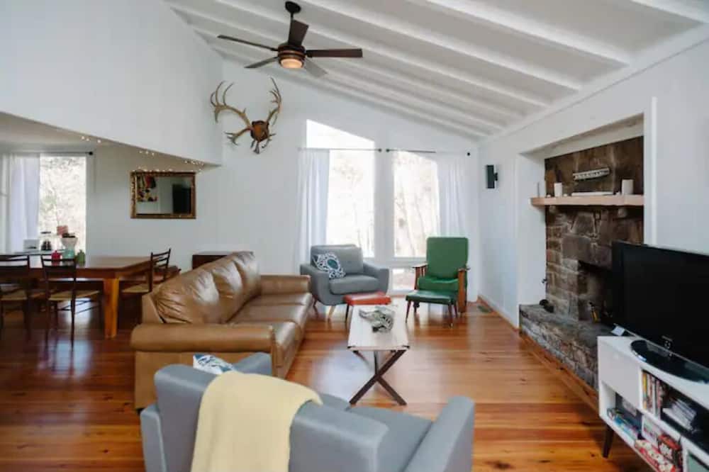Photo of Livingroom in West Augusta