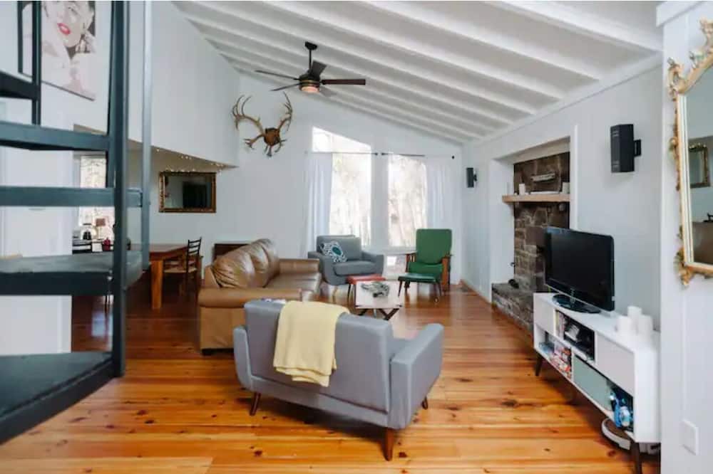 Photo of Livingroom in West Augusta