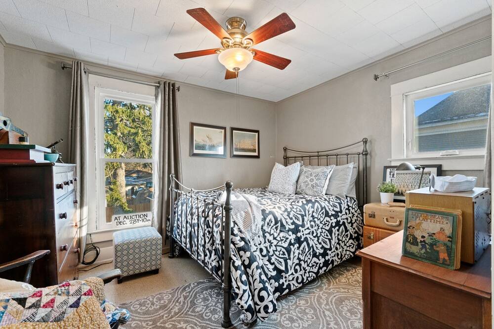 Photo of Bedroom in Kendallville