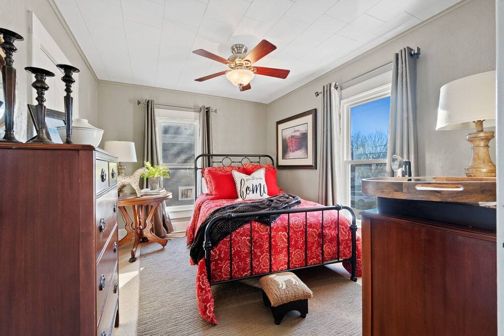 Photo of Bedroom in Kendallville