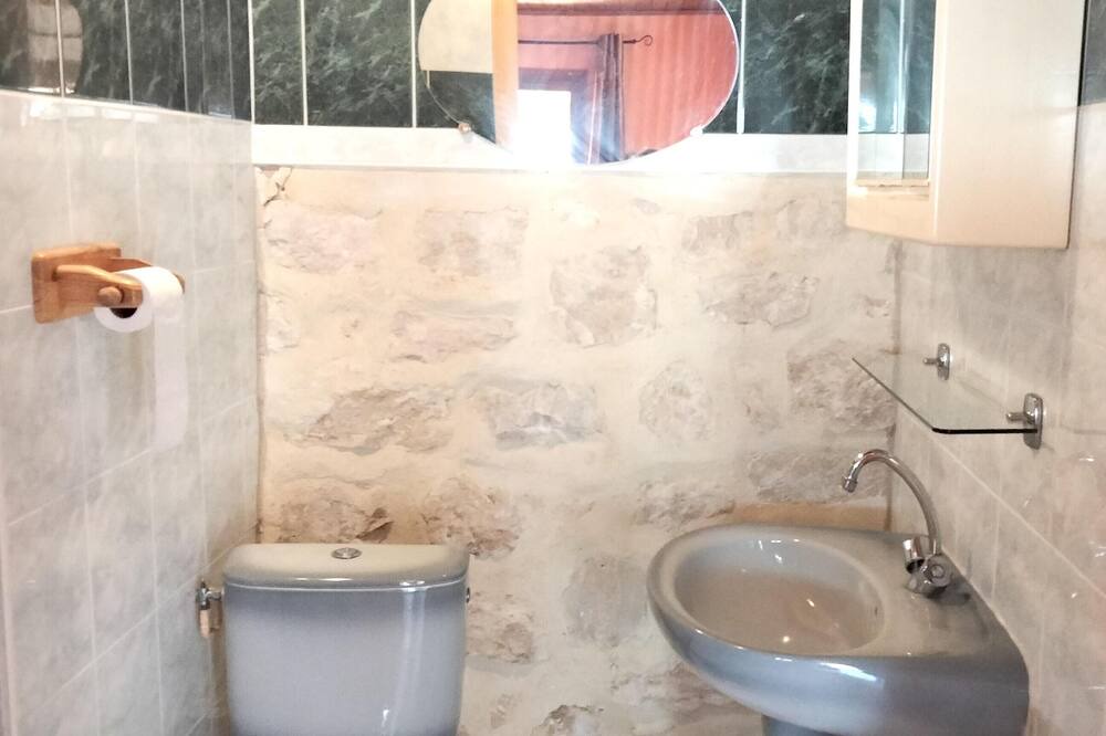 Photo of Bathroom in Lectoure