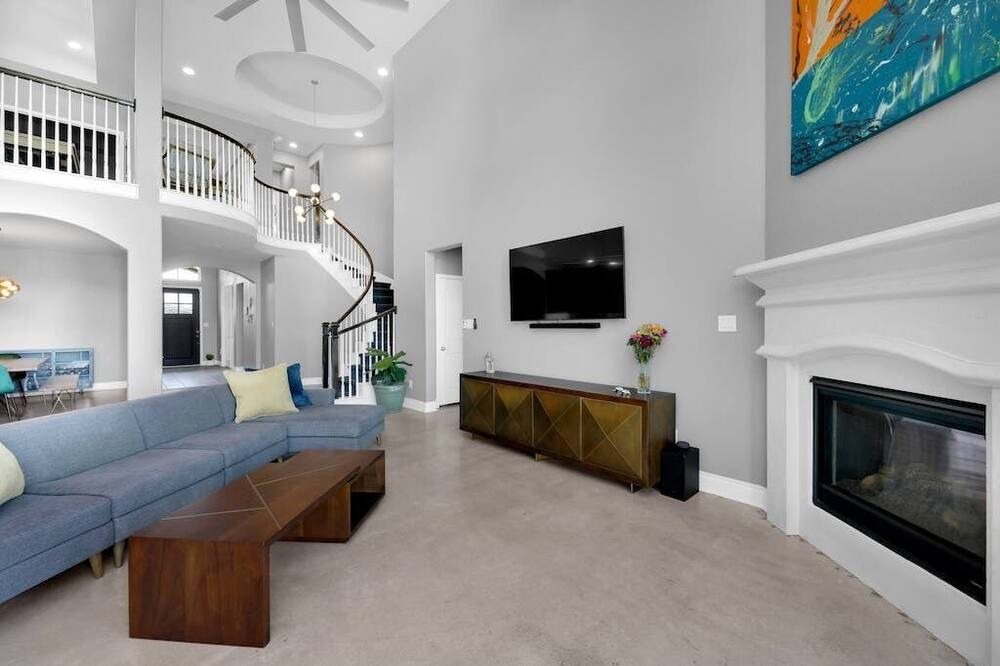 Photo of Livingroom in Shadow Glen