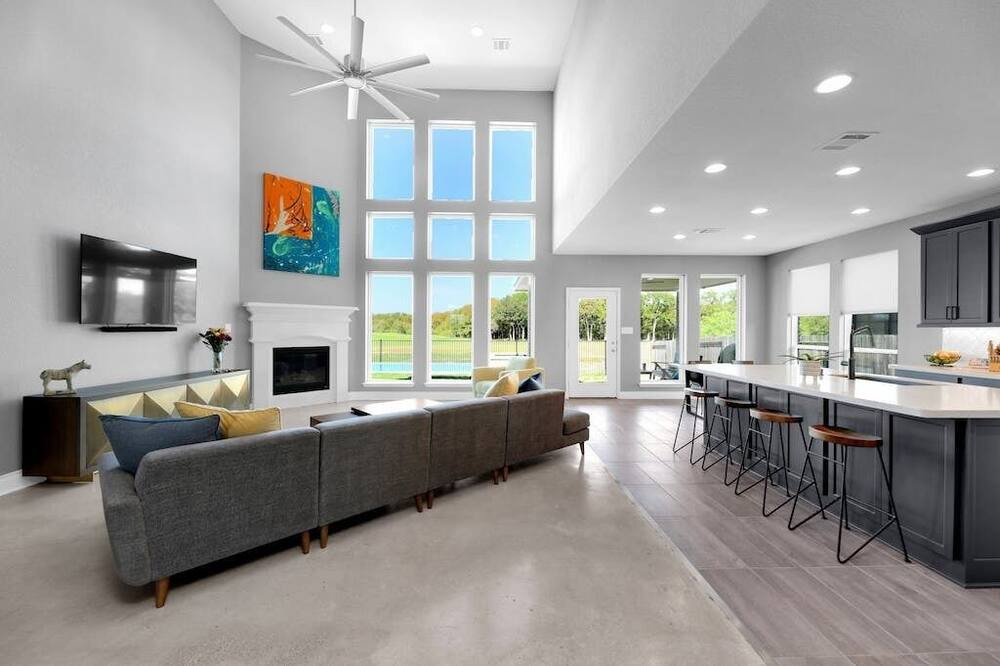 Photo of Livingroom in Shadow Glen