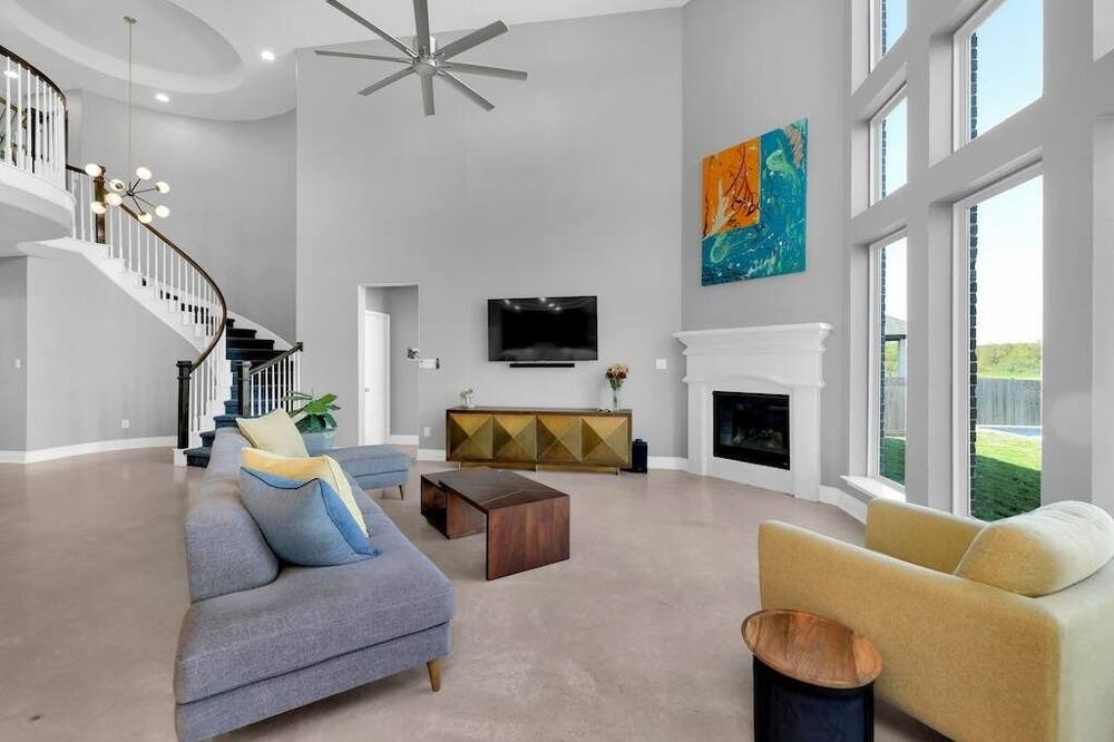 Photo of Livingroom in Shadow Glen