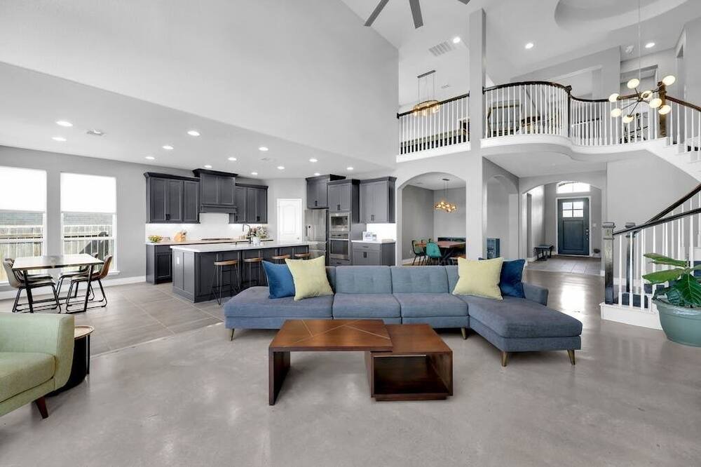 Photo of Livingroom in Shadow Glen