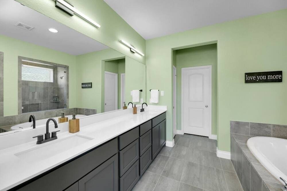 Photo of Bathroom in Shadow Glen