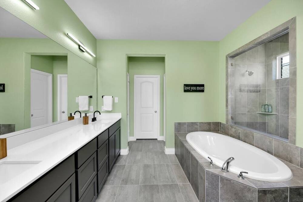 Photo of Bathroom in Shadow Glen