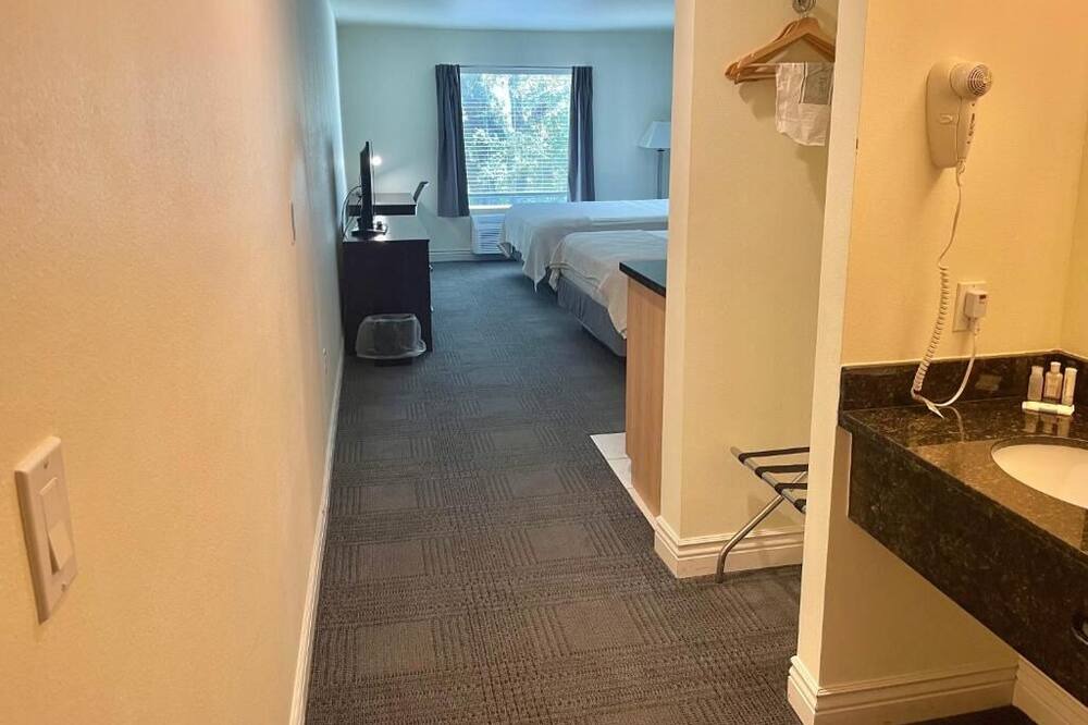 Photo of Bathroom in Cuero