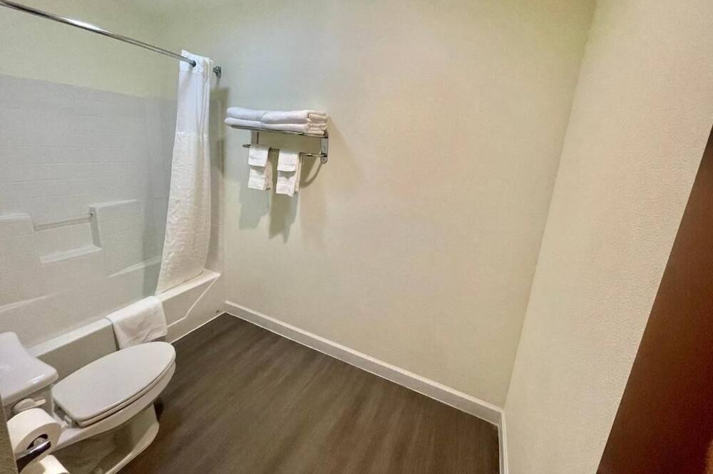 Photo of Bathroom in Cuero