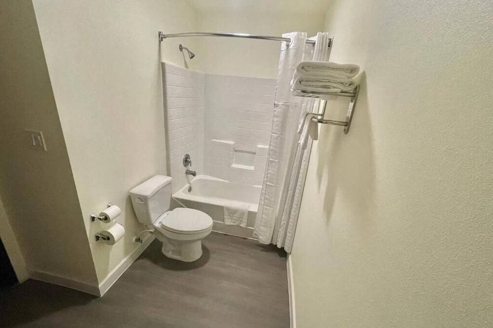 Photo of Bathroom in Cuero