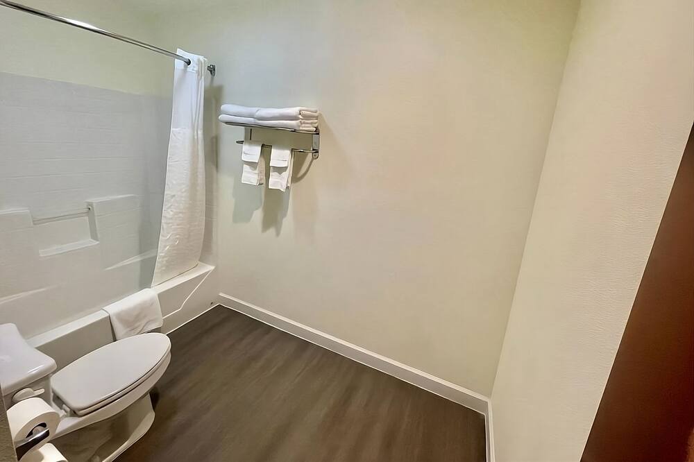 Photo of Bathroom in Cuero
