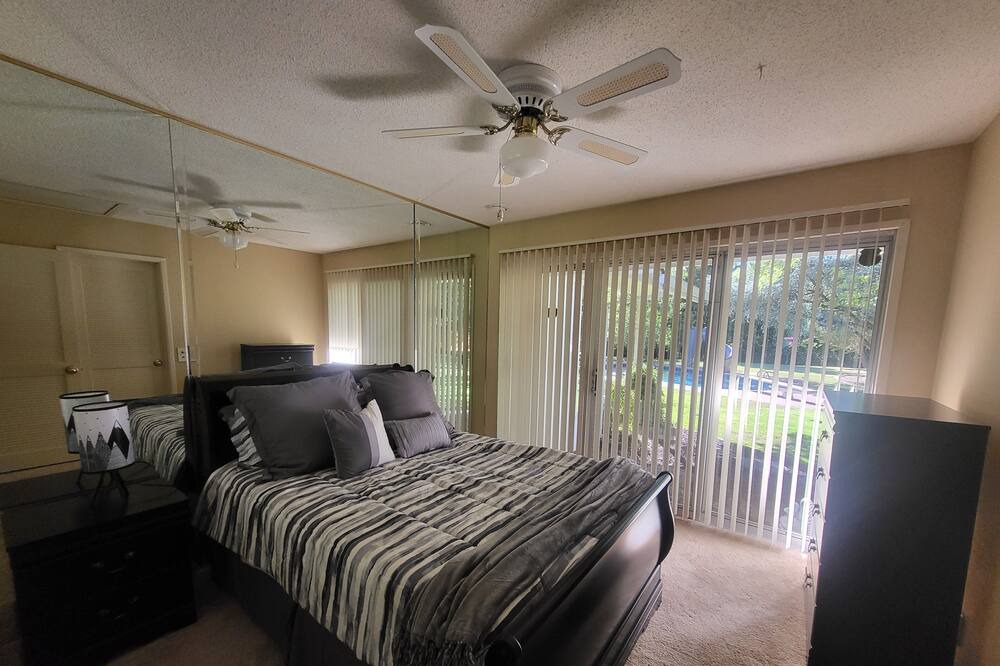 Photo of Bedroom in Arden-Arcade