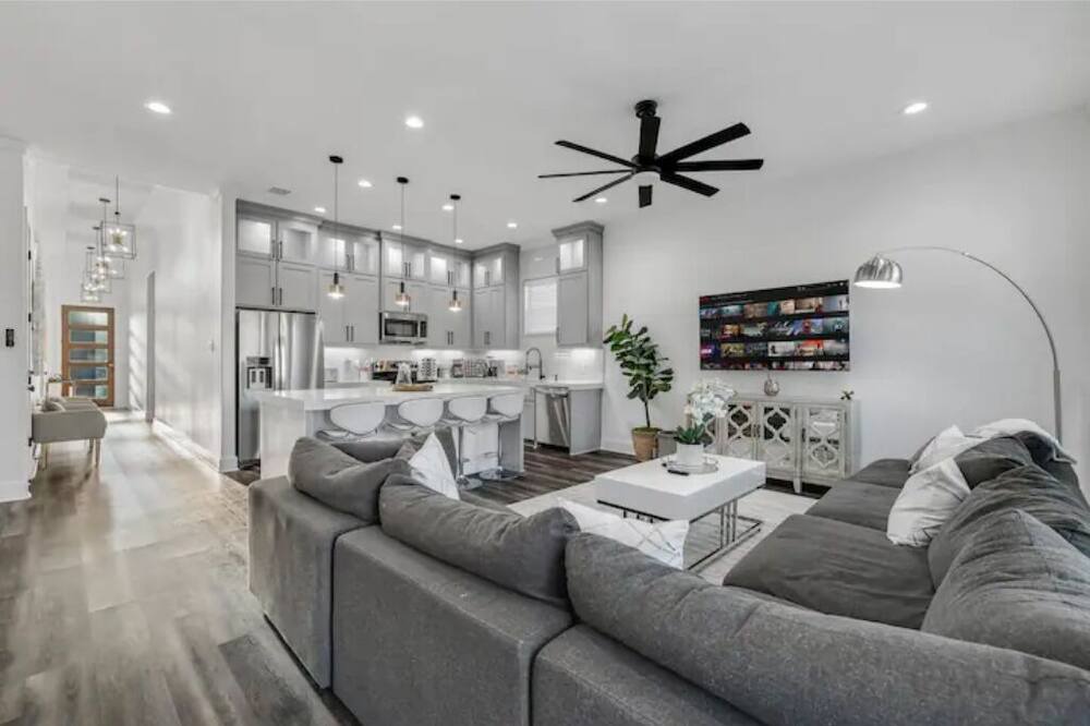 Photo of Livingroom in West Dallas