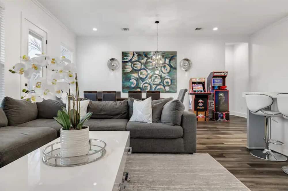 Photo of Livingroom in West Dallas