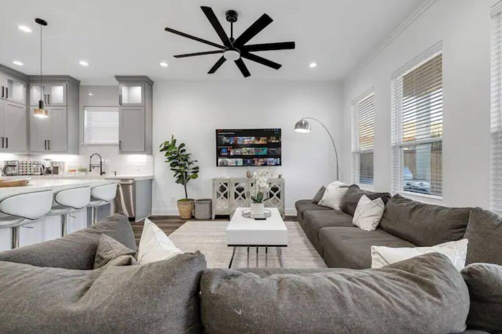 Photo of Livingroom in West Dallas