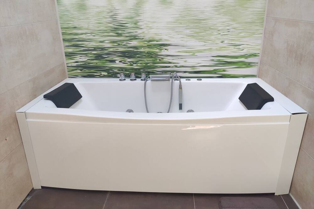 Photo of Bathroom in Peret