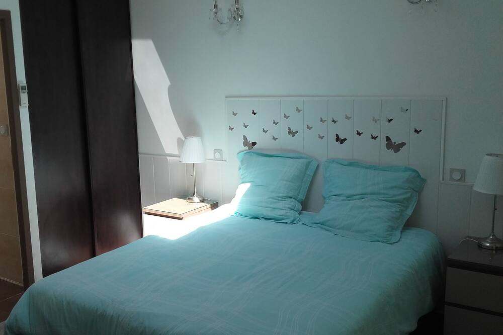 Photo of Bedroom in Peret