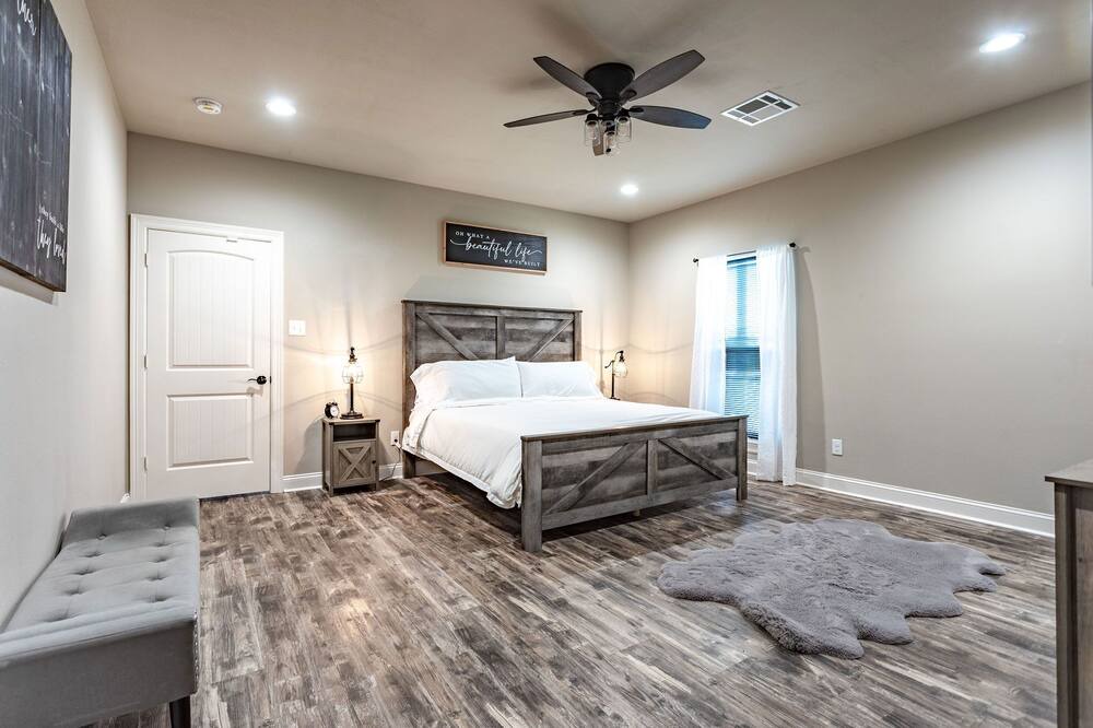 Photo of Bedroom in Golinda
