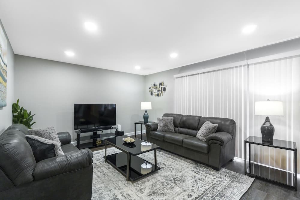 Photo of Livingroom in Elk Grove Village