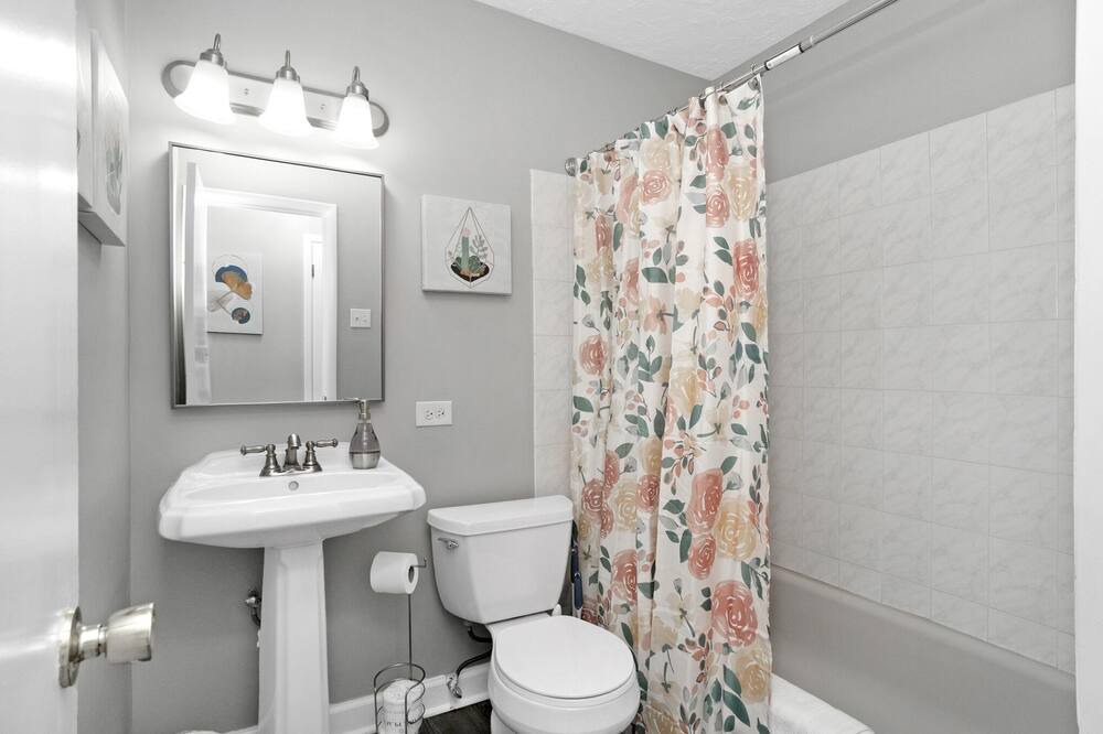 Photo of Bathroom in Elk Grove Village