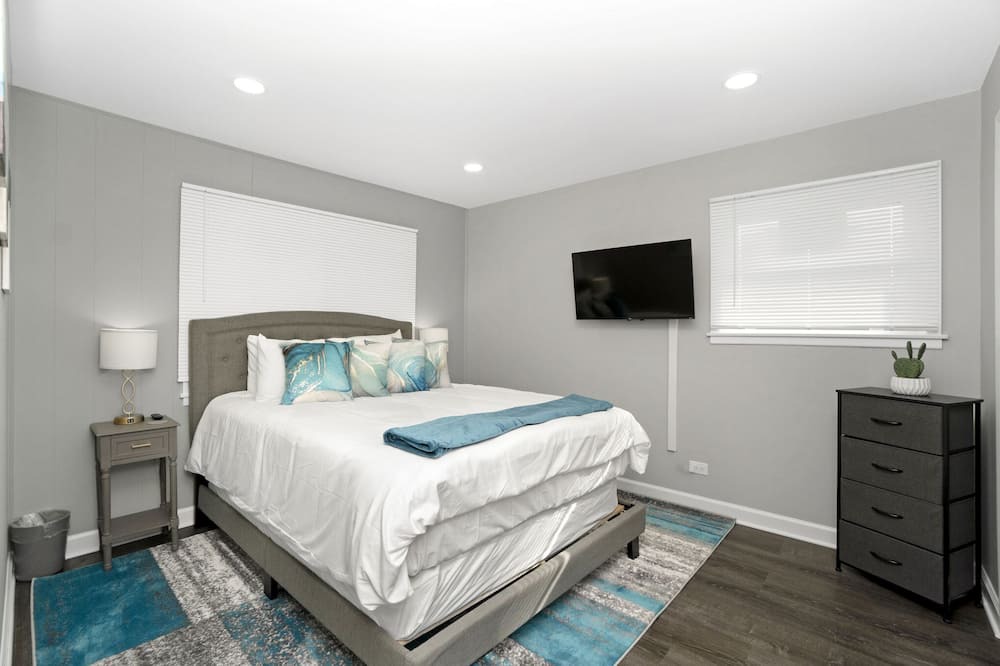 Photo of Bedroom in Elk Grove Village