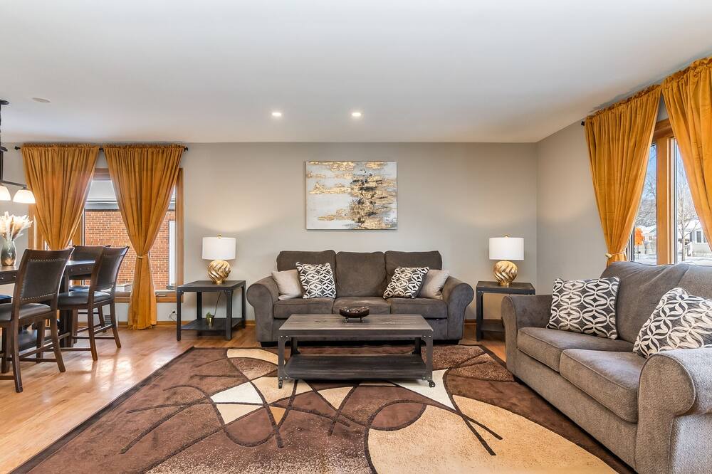 Photo of Livingroom in Itasca