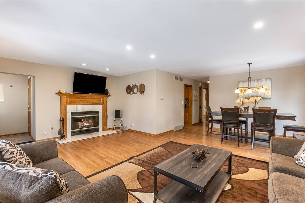 Photo of Livingroom in Itasca