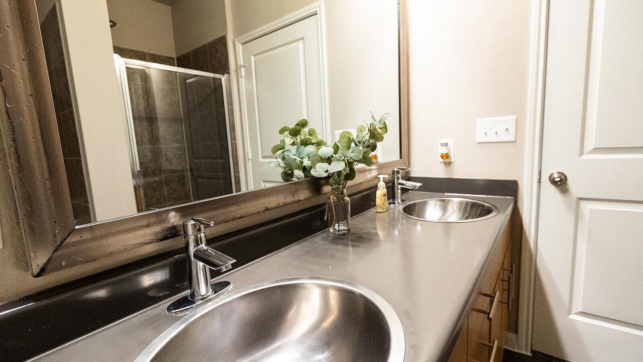 Photo of Bathroom in Greenway Plaza-Upper Kirby