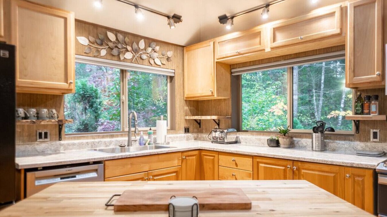 Photo of Kitchen in McKenzie Bridge