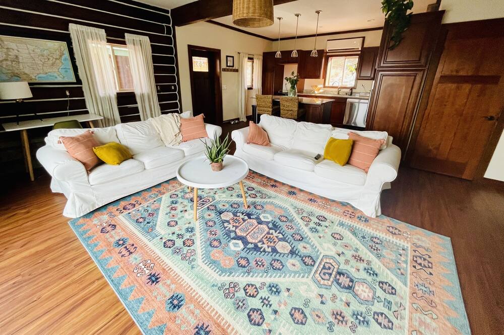Photo of Livingroom in Bend