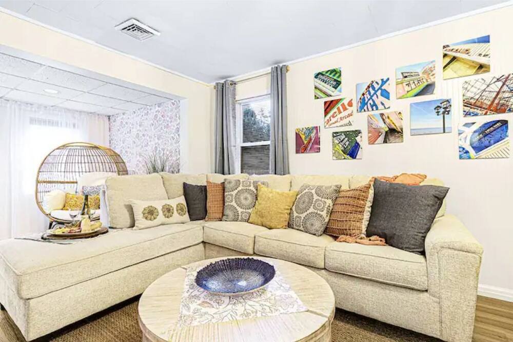 Photo of Livingroom in Blossvale