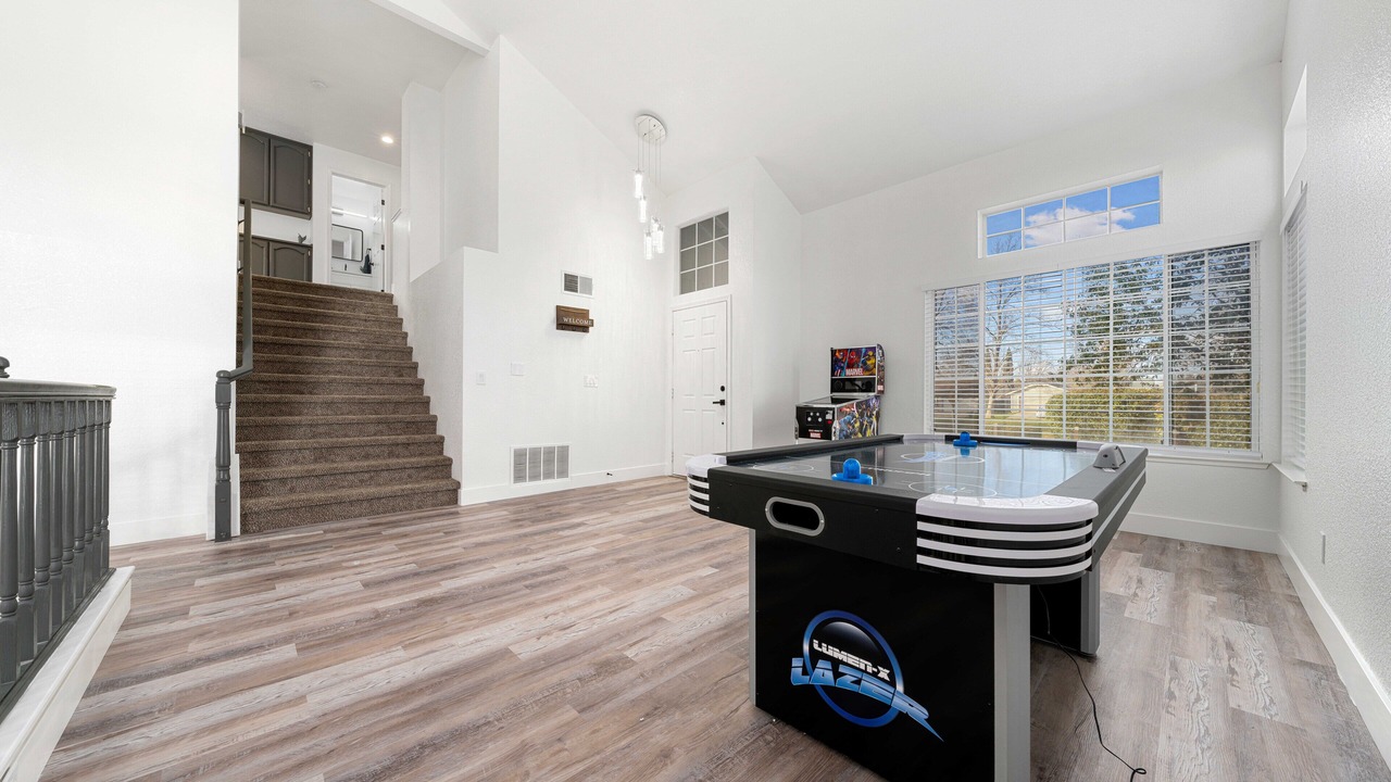 Photo of Bedroom in Hood