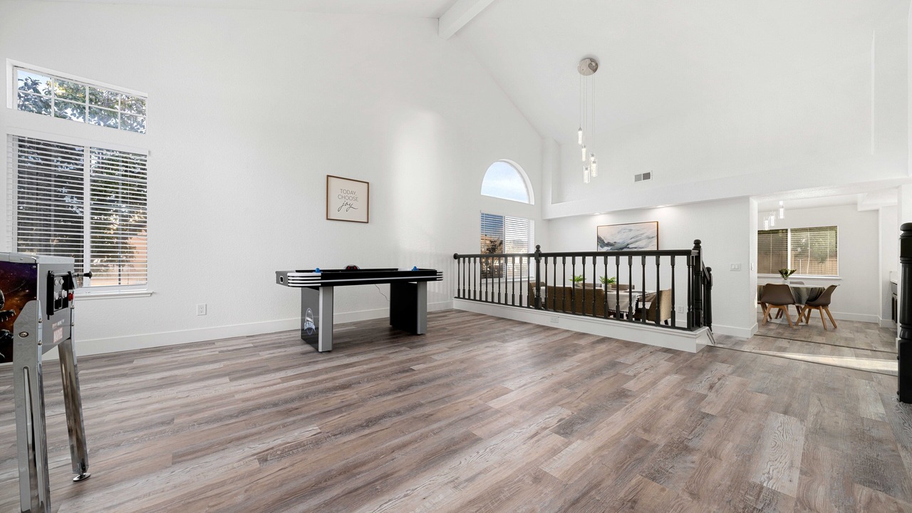 Photo of Bedroom in Hood